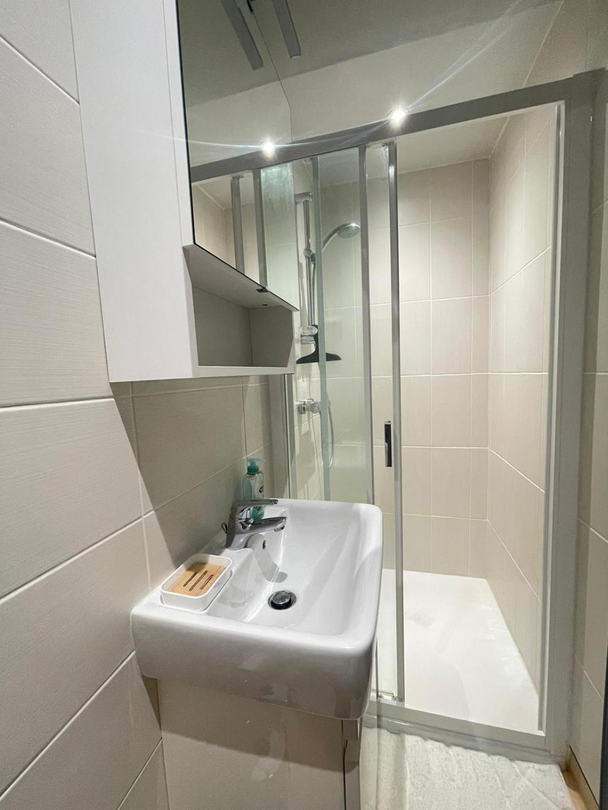 Proche De L'hopital Apartment